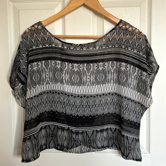 Bluenotes cropped sheer blouse - Picture 3 of 4